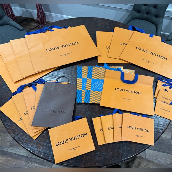 HUGE lot of Louis Vuitton bags, ribbon, boxes, gift tags and receipt sleeves. - Picture 2 of 4